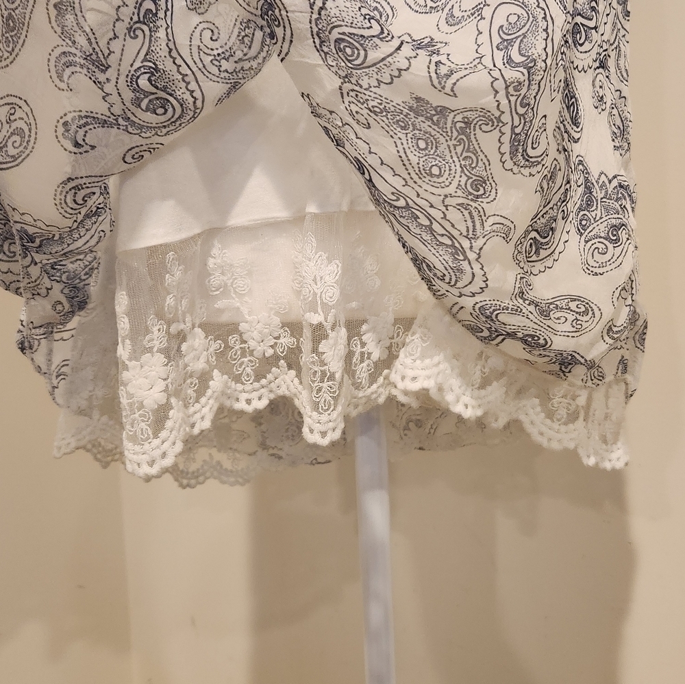 VIA Signoria White and Blue Silk Paisley Sleeveless Blouse Large (Made in Italy) - Picture 3 of 9